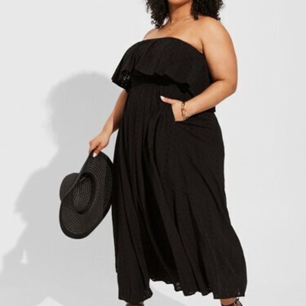 EUC - Torrid Maxi Eyelet Strapless Smocked Bodice Dress Size 3x